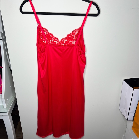 1950s VOUGE SLIP DRESS - Picture 3 of 4